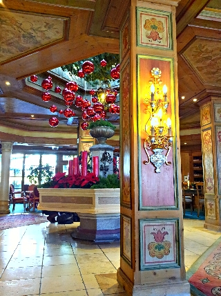 Hotel christmas decoration HDR Sample Photo Picture with HDR Android App Camera+ on a Samsung Galaxy S II (S2)
