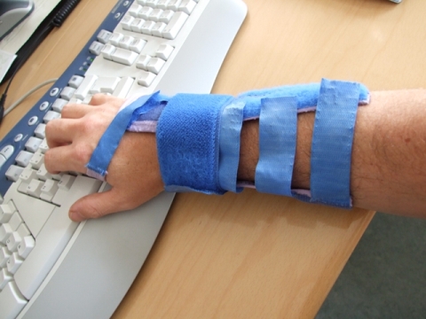 with my repetitive strain injury solution #2: supporting my wrist directly with a wrist splint