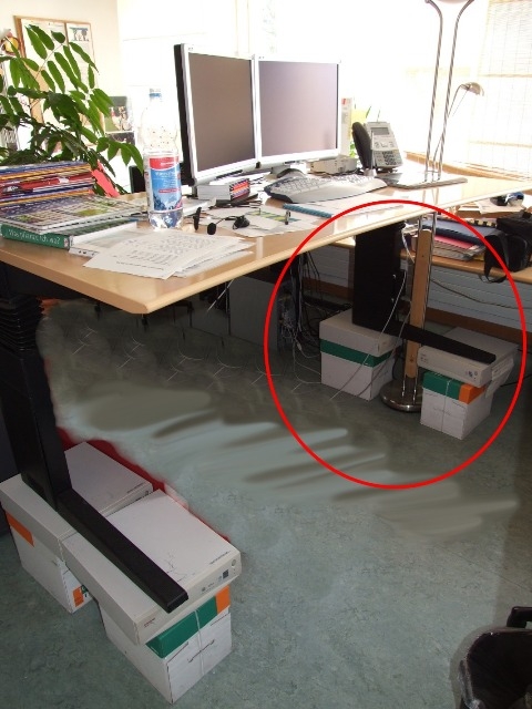 repetitive strain injury (RSI) sickness solution nr. 6: cheap high standing-desk to avoid wrist and neck crampness